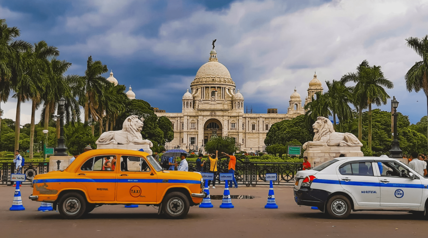 victoria memorial with yellow taxi in front